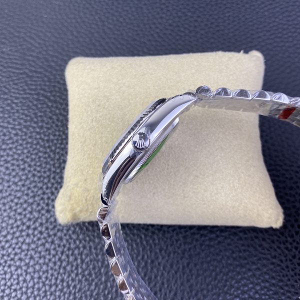 VS Factory Rolex Datejust 36mm Blue Fluted Motif Diamond Dial Jubilee Bracelet (126234) — detail view 9