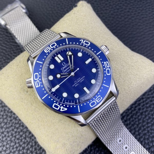 VS Factory Omega Seamaster Diver 300M 42mm James Bond 60th Anniversary Mesh (210.30.42.20.03.002) — detail view 2