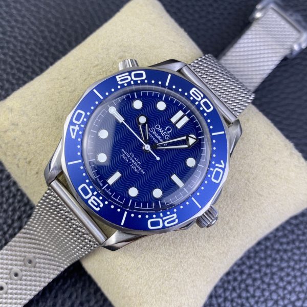 VS Factory Omega Seamaster Diver 300M 42mm James Bond 60th Anniversary Mesh (210.30.42.20.03.002) — detail view 4