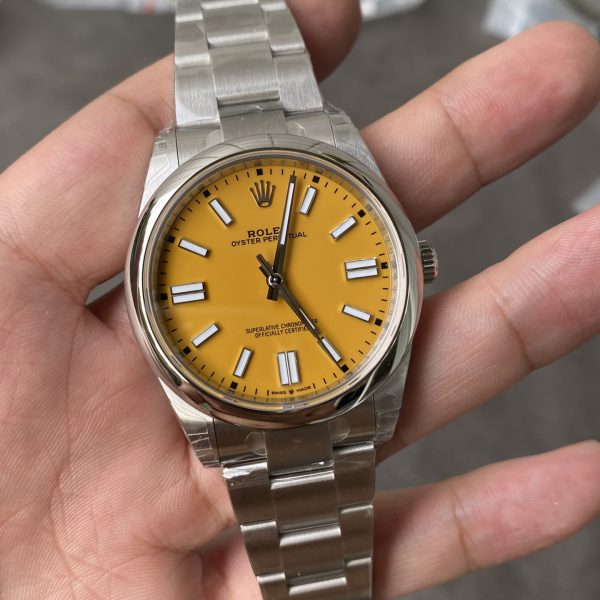 VS Factory Rolex Oyster Perpetual 41mm Yellow Dial Smooth Bezel Oyster Bracelet (124300) — detail view 3