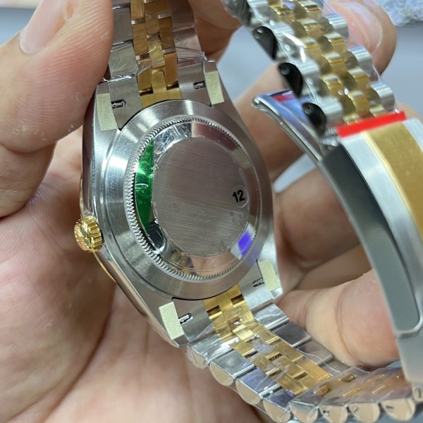 VS Factory Rolex Datejust 41mm Two-Tone Yellow Gold Champagne Dial Fluted Bezel Jubilee Bracelet (126333) — detail view 7
