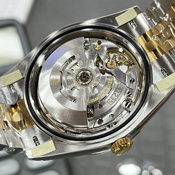 VS Factory Rolex Datejust 41mm Two-Tone Yellow Gold Champagne Dial Fluted Bezel Jubilee Bracelet (126333) — detail view 9