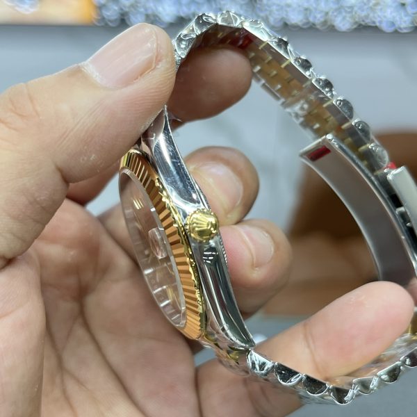 VS Factory Rolex Datejust 41mm Two-Tone Yellow Gold Champagne Dial Fluted Bezel Jubilee Bracelet (126333) — detail view 8