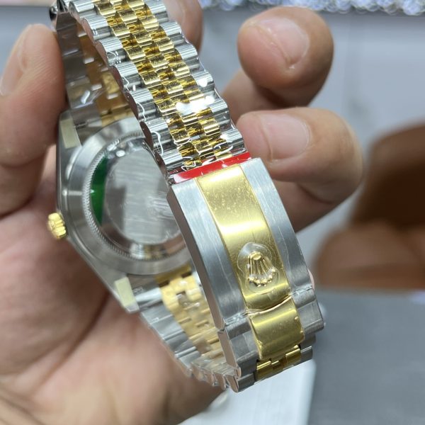 VS Factory Rolex Datejust 41mm Two-Tone Yellow Gold Champagne Dial Fluted Bezel Jubilee Bracelet (126333) — detail view 6