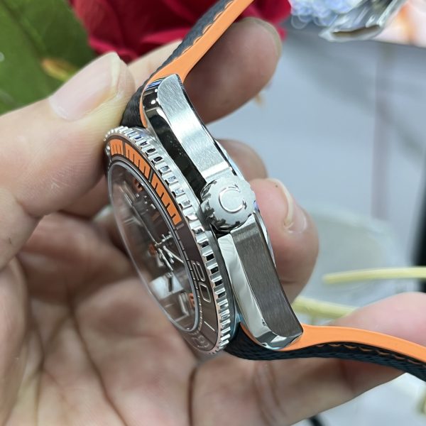 VS Factory Omega Seamaster Planet Ocean 600M 43.5mm Black/Orange Dial (215.32.44.21.01.001) — detail view 6