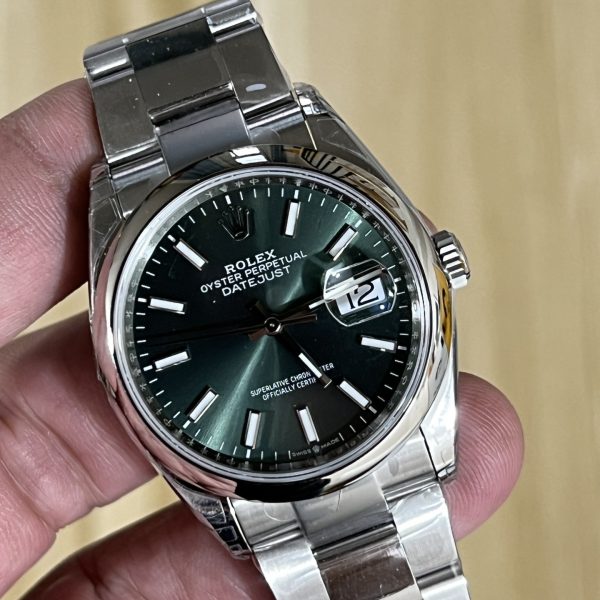 VS Factory Rolex Datejust 36mm Sunburst Green Dial Smooth Bezel Oyster Bracelet (126200) — detail view 3