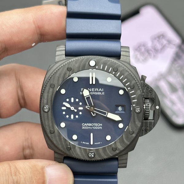 VS Factory Panerai Submersible QuarantaQuattro Carbotech “Blu Abisso” 44mm PAM01232 — detail view 1