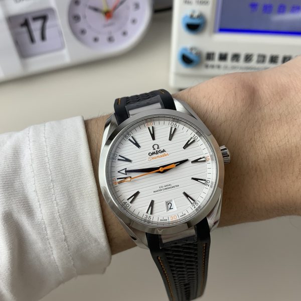 VS Factory Omega Seamaster Aqua Terra 150M 41mm White Dial Orange Rubber Strap (220.12.41.21.02.002) — detail view 2