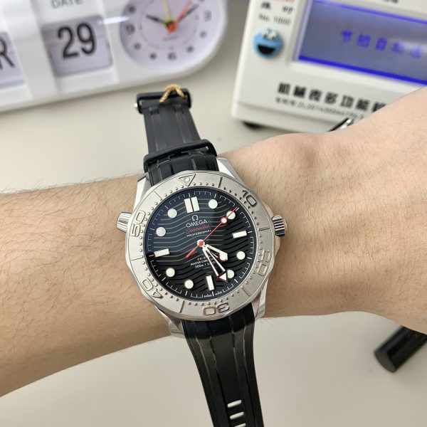 VS Factory Omega Seamaster Diver 300M 42mm “Nekton Edition” Titanium Bezel Black Rubber Strap… — detail view 3