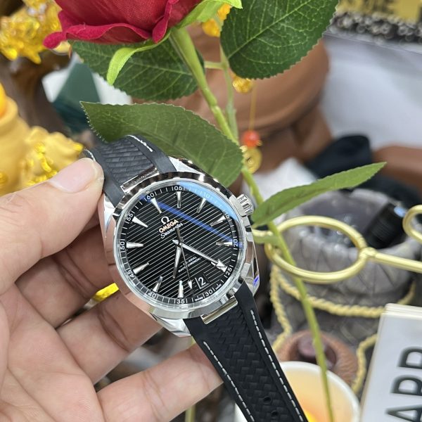 VS Factory Omega Seamaster Aqua Terra 150M 41mm Black Dial Black Rubber Strap (220.12.41.21.01.001) — detail view 4