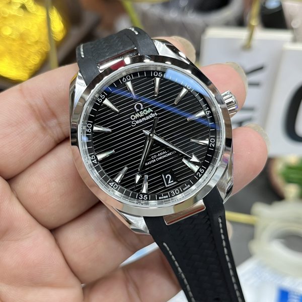 VS Factory Omega Seamaster Aqua Terra 150M 41mm Black Dial Black Rubber Strap (220.12.41.21.01.001) — detail view 3