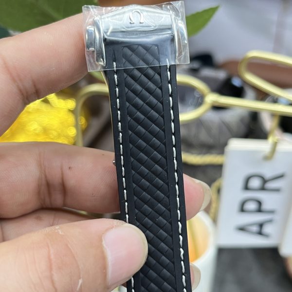 VS Factory Omega Seamaster Aqua Terra 150M 41mm Black Dial Black Rubber Strap (220.12.41.21.01.001) — detail view 9