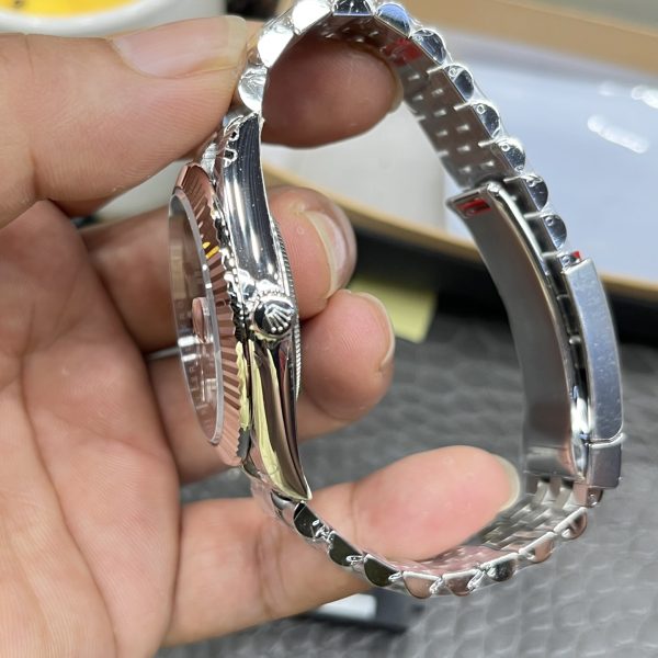 VS Factory Rolex Datejust 41mm Blue Sunburst Dial Fluted Bezel Jubilee Bracelet (126334) — detail view 9