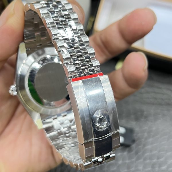 VS Factory Rolex Datejust 41mm Blue Sunburst Dial Fluted Bezel Jubilee Bracelet (126334) — detail view 7