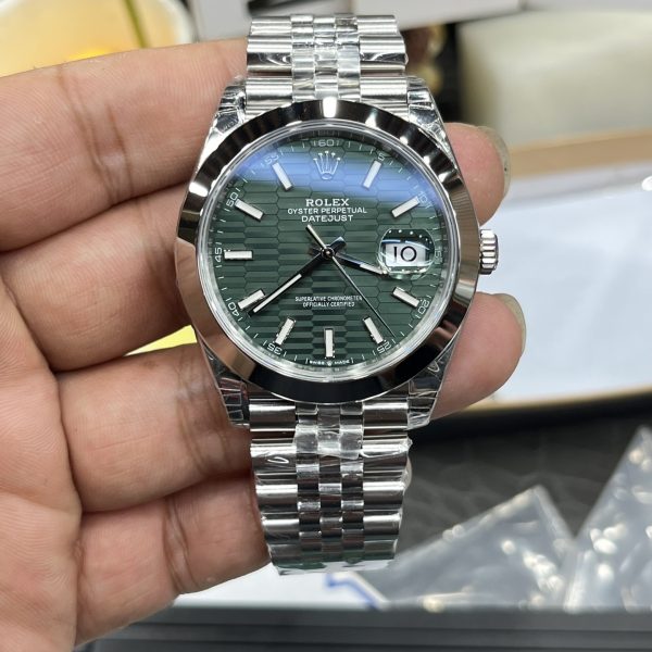 VS Factory Rolex Datejust 41mm Green Fluted Motif Dial Smooth Bezel Jubilee Bracelet (126300) — front product view