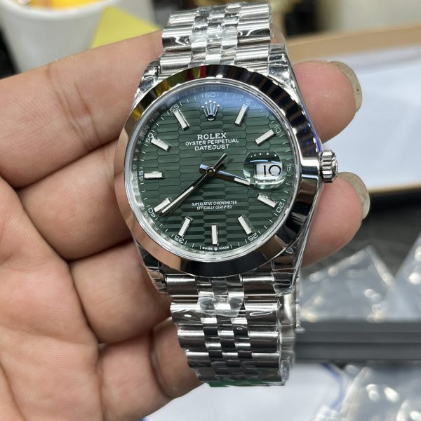 VS Factory Rolex Datejust 41mm Green Fluted Motif Dial Smooth Bezel Jubilee Bracelet (126300) — detail view 3