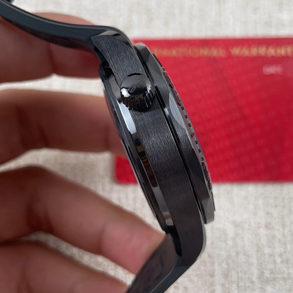 VS Factory Omega Seamaster Diver 300M 43.5mm “Black Black” Full Ceramic (210.92.43.20.01.003) — detail view 4