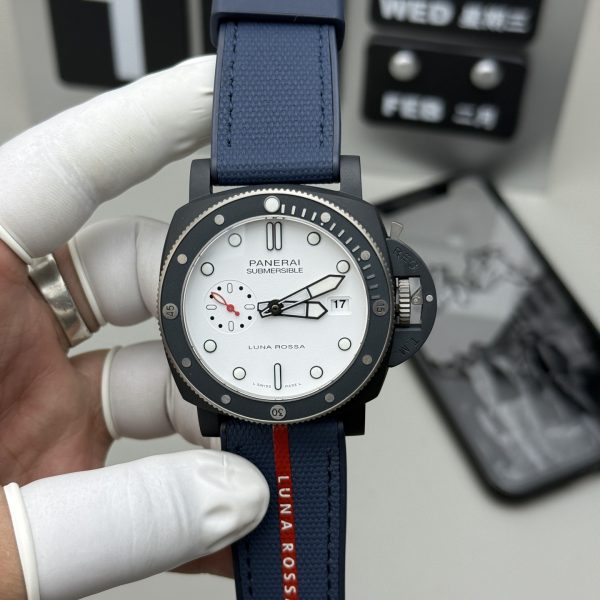 VS Factory Panerai Submersible QuarantaQuattro Luna Rossa Ti-Ceramitech 44mm PAM01543 — detail view 1