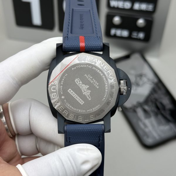 VS Factory Panerai Submersible QuarantaQuattro Luna Rossa Ti-Ceramitech 44mm PAM01543 — detail view 7