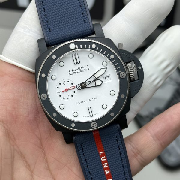 VS Factory Panerai Submersible QuarantaQuattro Luna Rossa Ti-Ceramitech 44mm PAM01543 — detail view 2