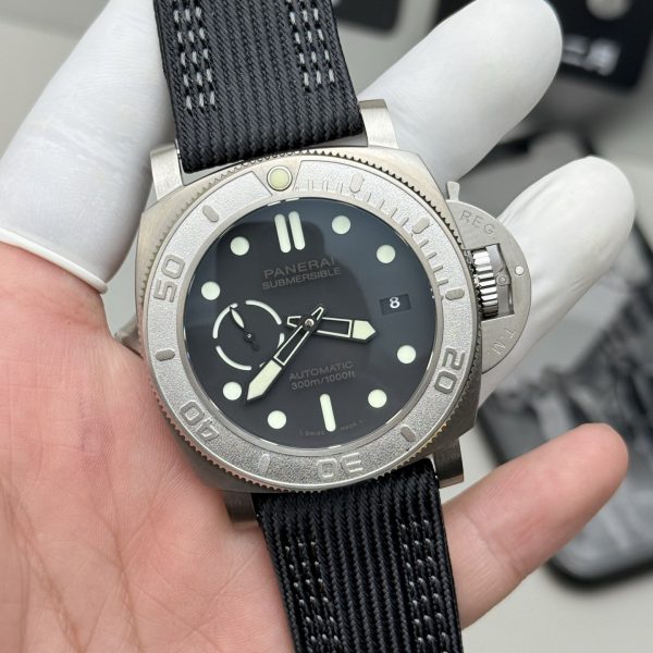 VS Factory Panerai Submersible 42mm Black Dial PAM00973 — detail view 2