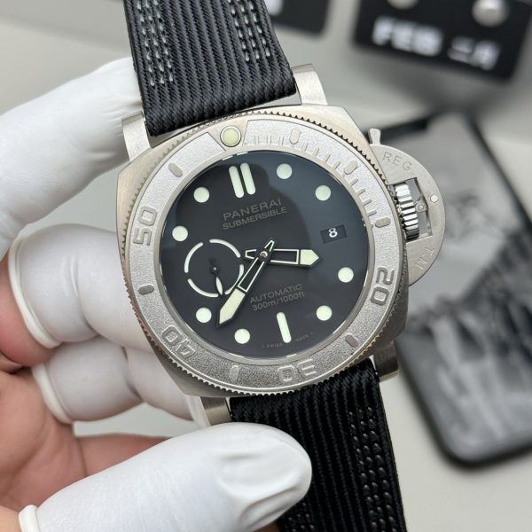 VS Factory Panerai Submersible 42mm Black Dial PAM00973 — detail view 3