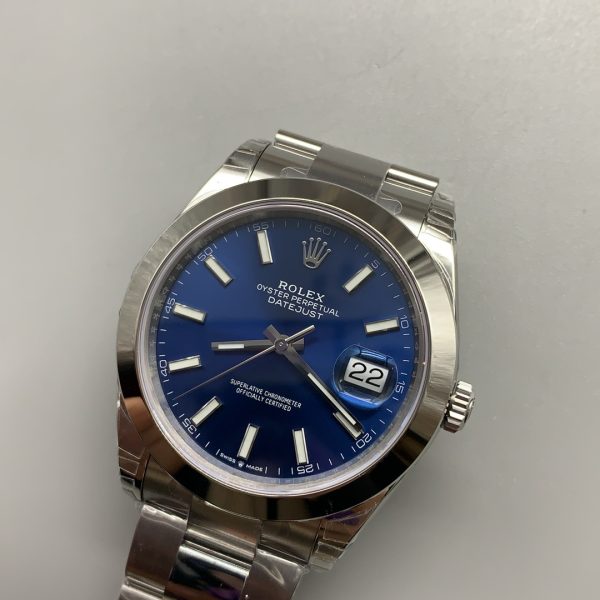 VS Factory Rolex Datejust 41mm Blue Sunburst Dial Smooth Bezel Oyster Bracelet (126300) — detail view 2