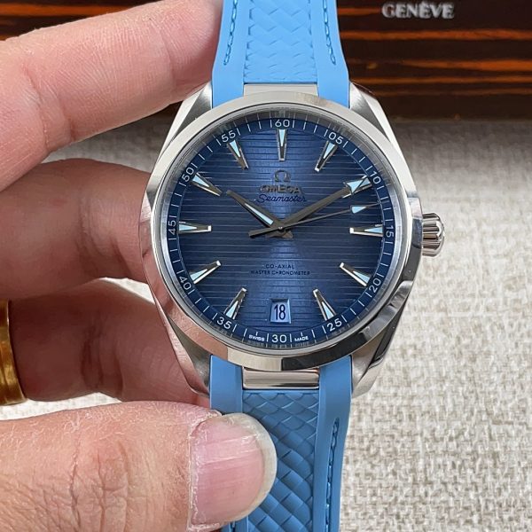 VS Factory Omega Seamaster Aqua Terra 150M 41mm Summer Blue Teak Dial Smooth Bezel Light Blue Rubber… — detail view 1