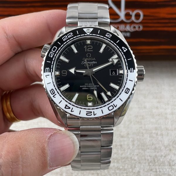 VS Factory Omega Seamaster Planet Ocean 600M GMT 43.5mm “Tai Chi” Black/White Bezel (215.30.44.22.01.001) — front product view