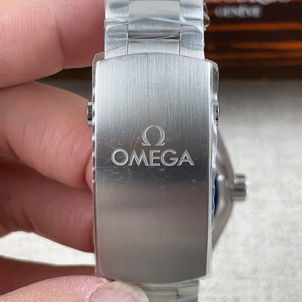 VS Factory Omega Seamaster Planet Ocean 600M GMT 43.5mm “Tai Chi” Black/White Bezel (215.30.44.22.01.001) — detail view 6