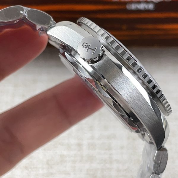 VS Factory Omega Seamaster Planet Ocean 600M GMT 43.5mm “Tai Chi” Black/White Bezel (215.30.44.22.01.001) — detail view 5