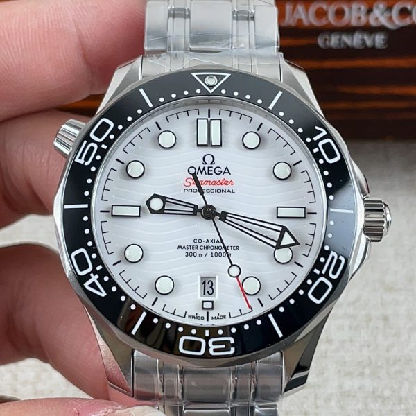 VS Factory Omega Seamaster Diver 300M 42mm White Wave Dial Black Ceramic Bezel (210.30.42.20.04.001) — detail view 2
