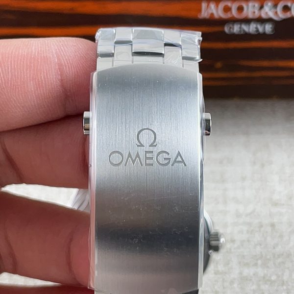 VS Factory Omega Seamaster Diver 300M 42mm White Wave Dial Black Ceramic Bezel (210.30.42.20.04.001) — detail view 6