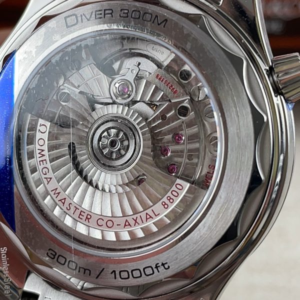 VS Factory Omega Seamaster Diver 300M 42mm White Wave Dial Black Ceramic Bezel (210.30.42.20.04.001) — detail view 5