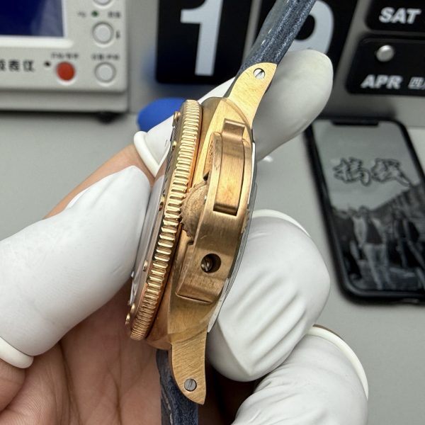 VS Factory Panerai Submersible 42mm Blue Dial Luminous Hour Markers and Dots Bronze Bezel (PAM01074) — detail view 5
