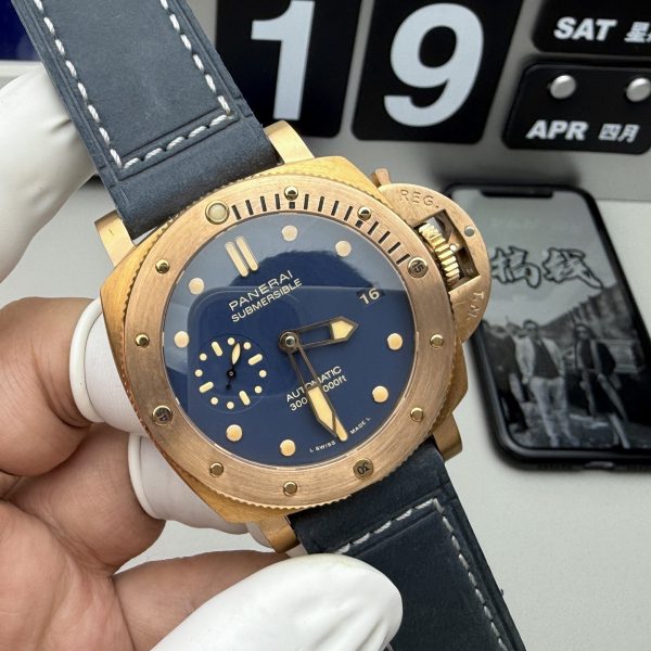 VS Factory Panerai Submersible 42mm Blue Dial Luminous Hour Markers and Dots Bronze Bezel (PAM01074) — detail view 2
