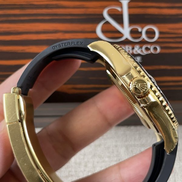 VS Factory Rolex Yacht-Master 42mm Yellow Gold Black Dial Ceramic Bezel Oysterflex Strap (226658) — detail view 3