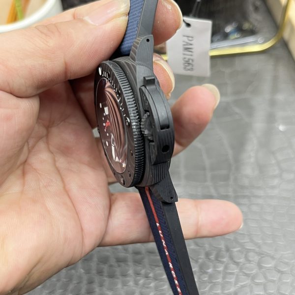 VS Factory Panerai Submersible Luna Rossa Carbotech 42mm PAM01563 — detail view 4
