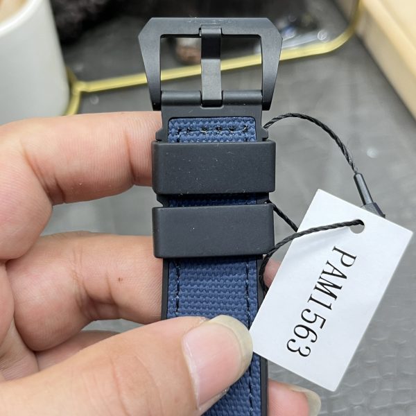 VS Factory Panerai Submersible Luna Rossa Carbotech 42mm PAM01563 — detail view 2