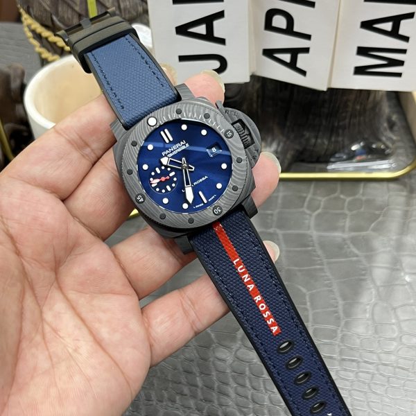 VS Factory Panerai Submersible Luna Rossa Carbotech 42mm PAM01563 — detail view 3