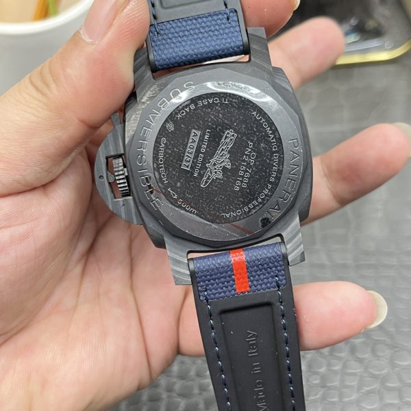 VS Factory Panerai Submersible Luna Rossa Carbotech 42mm PAM01563 — detail view 7