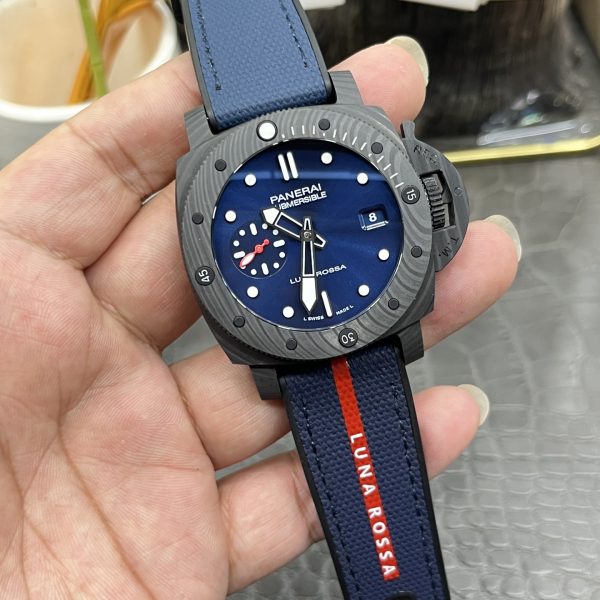 VS Factory Panerai Submersible Luna Rossa Carbotech 42mm PAM01563 — detail view 8