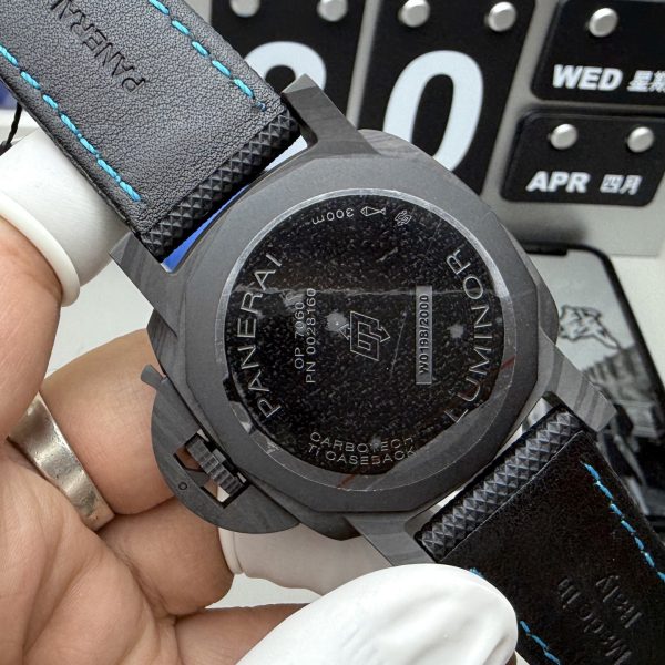 VS Factory Panerai Luminor Marina Carbotech 44mm PAM01661 — detail view 5
