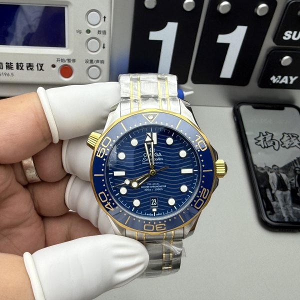 VS Factory Omega Seamaster Diver 300M 42mm Two-Tone Yellow Gold Blue Dial (210.20.42.20.03.001) — front product view