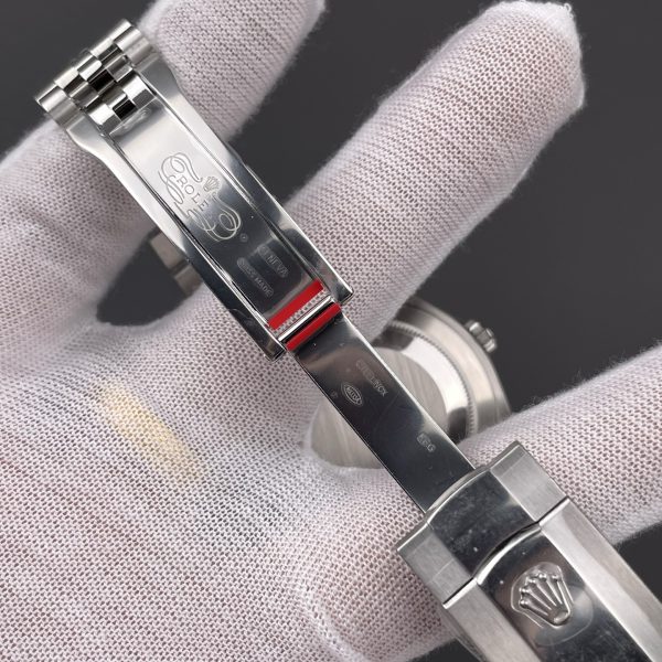 VS Factory Rolex Datejust 41mm Deep Black Dial Fluted Bezel Jubilee Bracelet (126334) — detail view 7