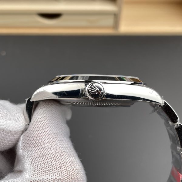 VS Factory Rolex Explorer 40mm Black “3-6-9” Dial Smooth Bezel Oyster Bracelet (224270) — detail view 5
