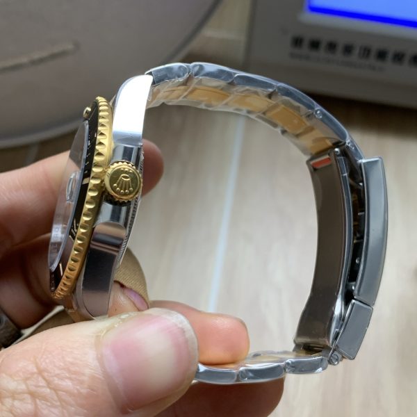 VS Factory Rolex Submariner Date “Two-Tone Black” 18K Yellow Gold 41mm (126613LN) — detail view 5