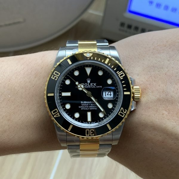VS Factory Rolex Submariner Date “Two-Tone Black” 18K Yellow Gold 41mm (126613LN) — detail view 4