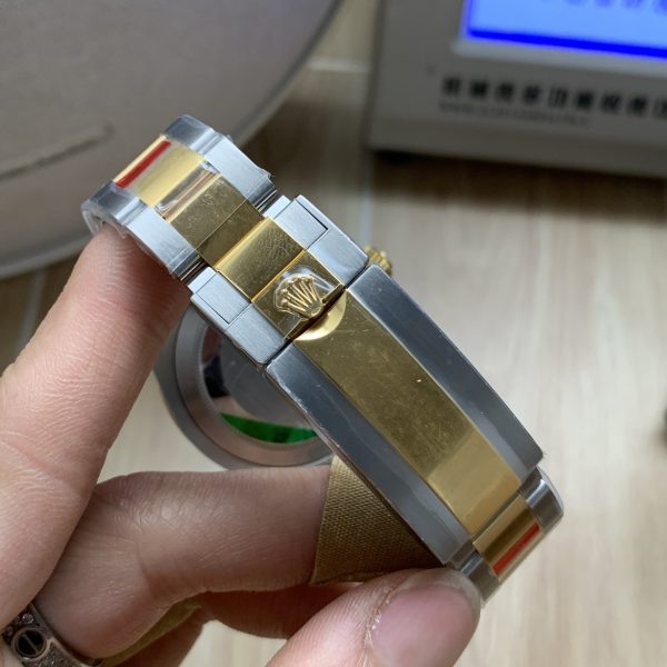 VS Factory Rolex Submariner Date “Two-Tone Black” 18K Yellow Gold 41mm (126613LN) — detail view 7