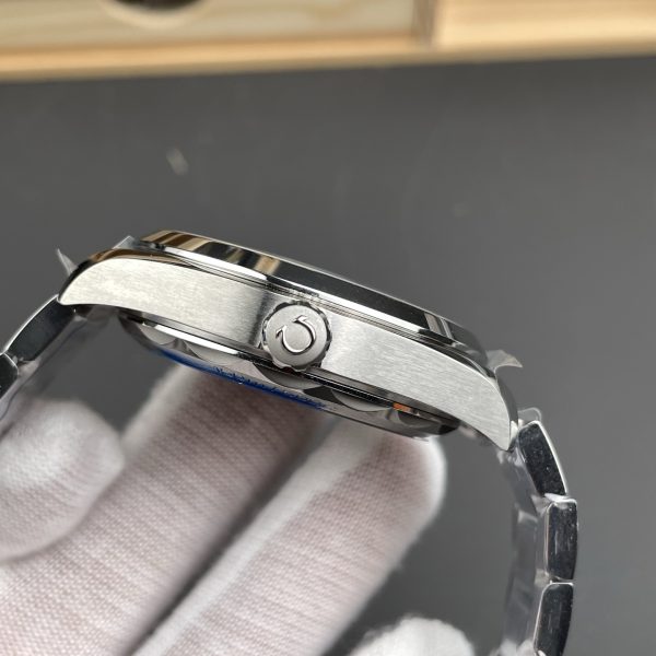 VS Factory Omega Seamaster Aqua Terra 150M 41mm White Dial Orange Accents (220.10.41.21.02.001) — detail view 6